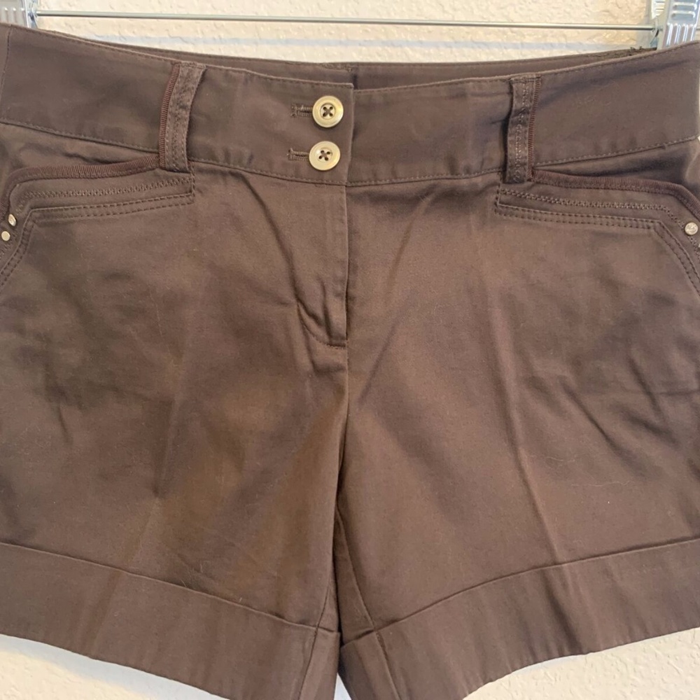 White House Black Market Stunning Brown Cuffed Shorts Woman's Size 00